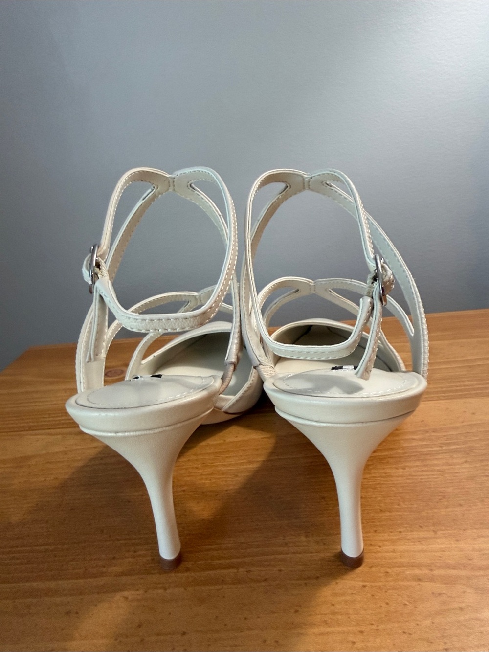Nine West Leather Mae’s White Pointed-Strap Mid-Heel Pumps - Picture 3 of 4